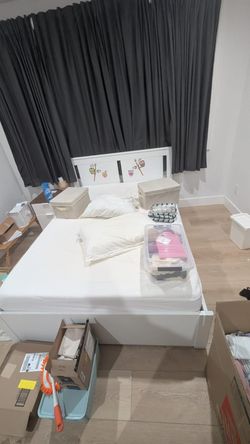 Full size bed with 2 drawers and mattress