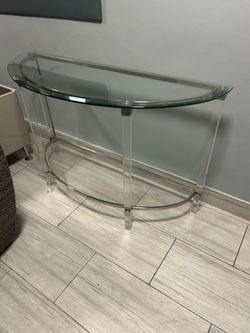 Entrance crystals table