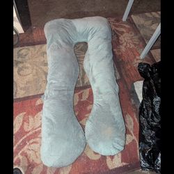 ALMOST NEW PREGNANCY PILLOW