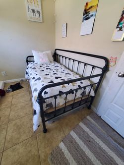 Knox metal 2024 twin daybed