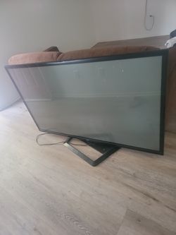 Tv 65" on a stand LG