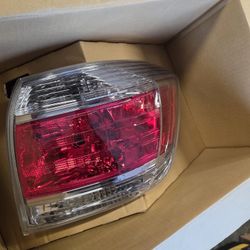 2011 Toyota Highlander Tail Light