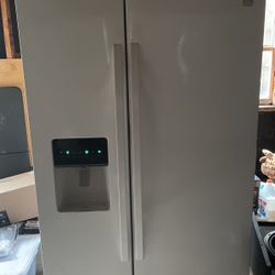 Stove, microwave and fridge 