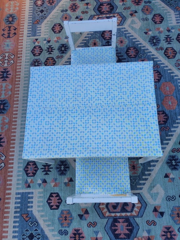 Kids Little Table With 2 Chairs. 