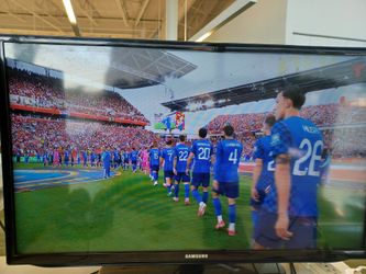 32" SAMSUNG 1080P HDTV WITH ROKU REMOTE CONTROL $100 FINAL PRICE READ DESCRIPTION AND SEE ALL PICTURES
