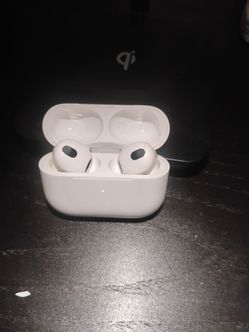 Apple AirPods with Charging Case