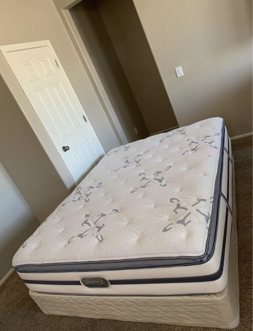QUEEN BEAUTYREST MATTRESS AND FREE BOX SPRING