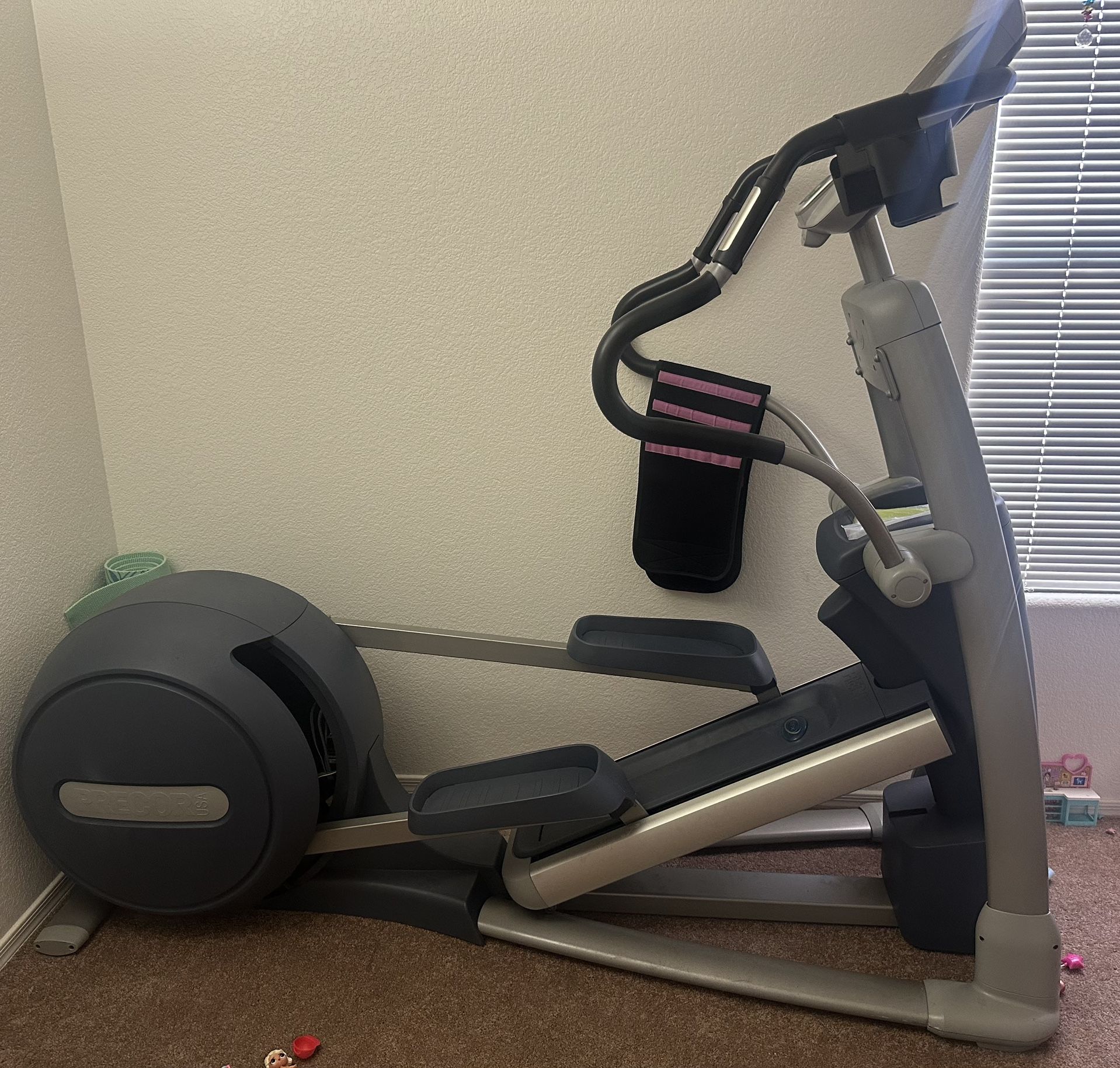 Precor EFX 546i Elliptical Cross Trainer