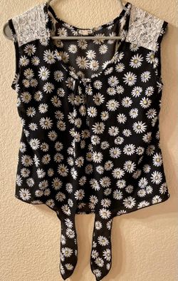 Eyeshadow Women's Black Blouse Yellow Daisy, Size XS