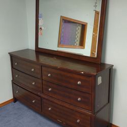 Dresser w/Mirror