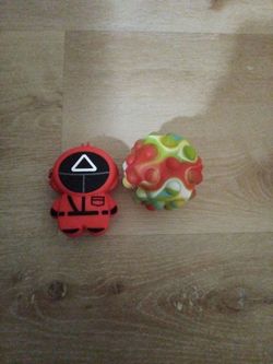 Squid game guard pop it and random pop it ball