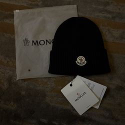 Moncler Beanie (Black)