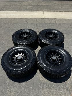 Method MR305 NV 8x6.5 17" Double Black Wheels with 35” Nitto RidgeGrappler Tires
