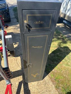American Classics Gun Safe with Key Lock