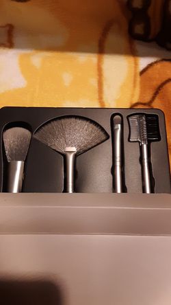 Makeup brushes