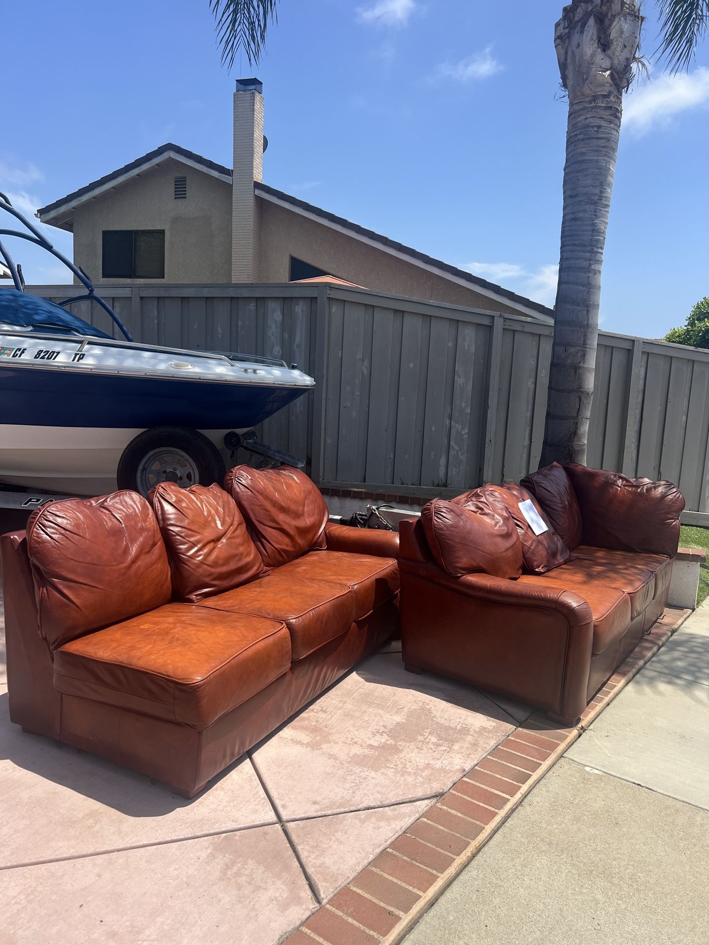 LEATHER SOFA MUST GO