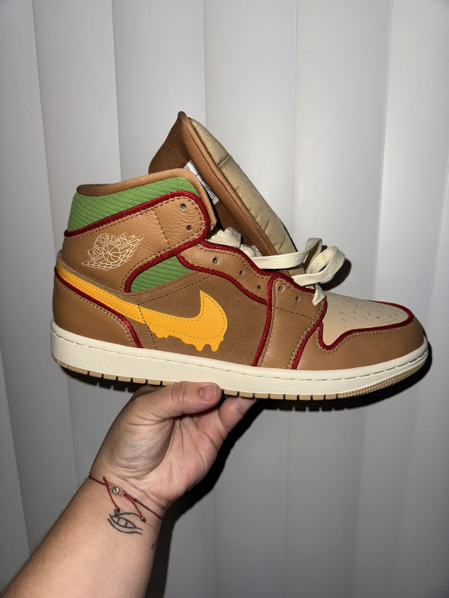 DEADSTOCK Air Jordan 1 Mid SE "Cheeseburger" 8.5M
