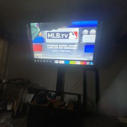 82 “ Tv , A Minor Crack In Corner OBO
