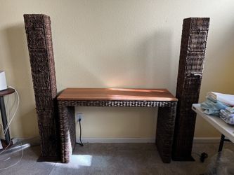 Wicker Table With 2 Lamps 