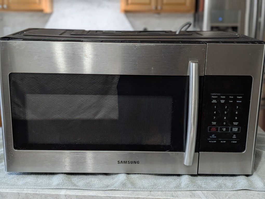 Samsung Undercabinet Microwave 