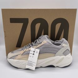 Yeezy 700 Cream Size 10.5 And 12