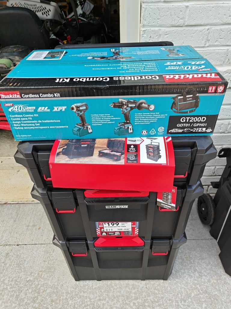 Makita GT200D With 40v Batteries And Tradestack Combo