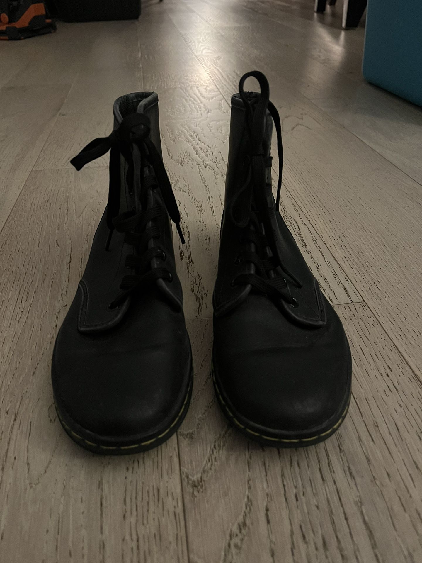 Doc Martin Shoreditch Leather Boots