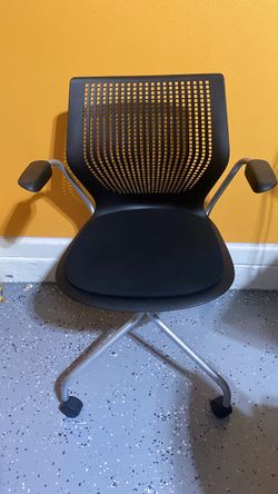 10 ReGeneration Chairs by Knoll