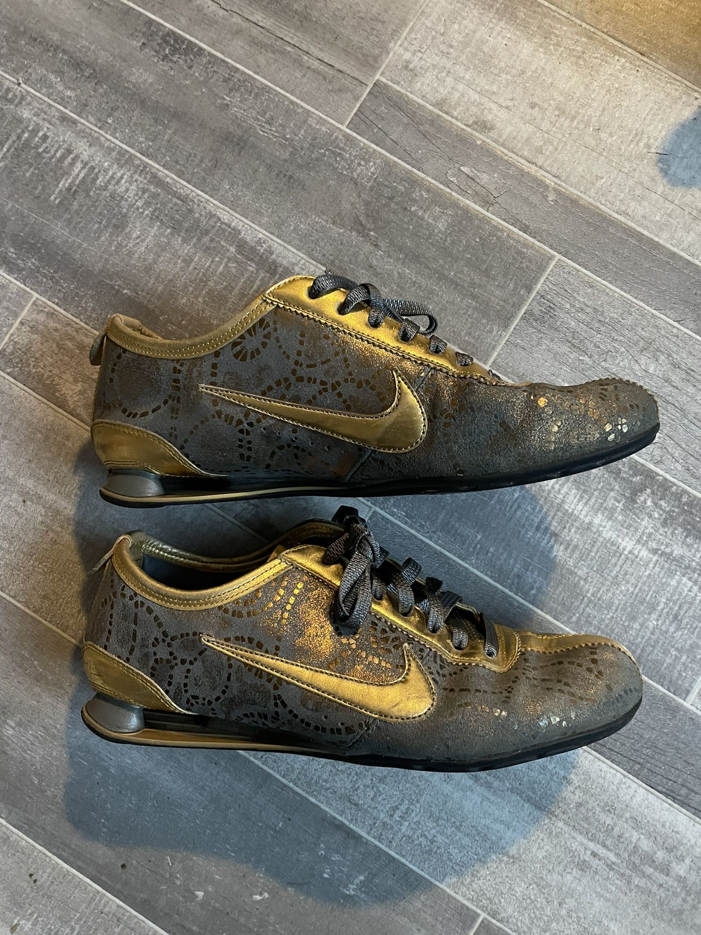 NIKE SHOX RIVALRY PREMIUM WOMENS GOLD TRAINING SHOES SIZE 9.5 #316327-071 RARE