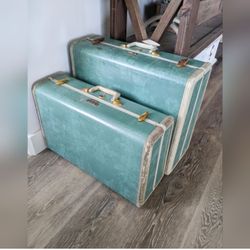 EGJ Shwayder Bros. Inc. Samsonite Travel Train Luggage (Large And Small)