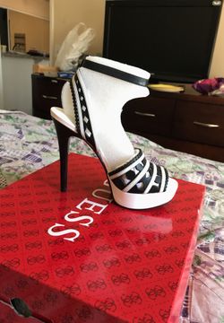 Brand New Guess Heels size 6