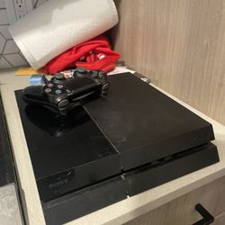 PS4 WITH CONTROLLER 