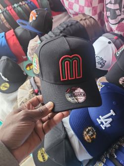 Snapbacks And Fitted Only $10 Gorras Snapback y ajustadas por solo $10  