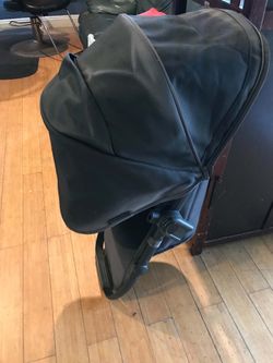 Uppababy vista V2 rumble seat 💺 some fading on on3 side color gray $65 or best offer south la 90043 does not come with attachments