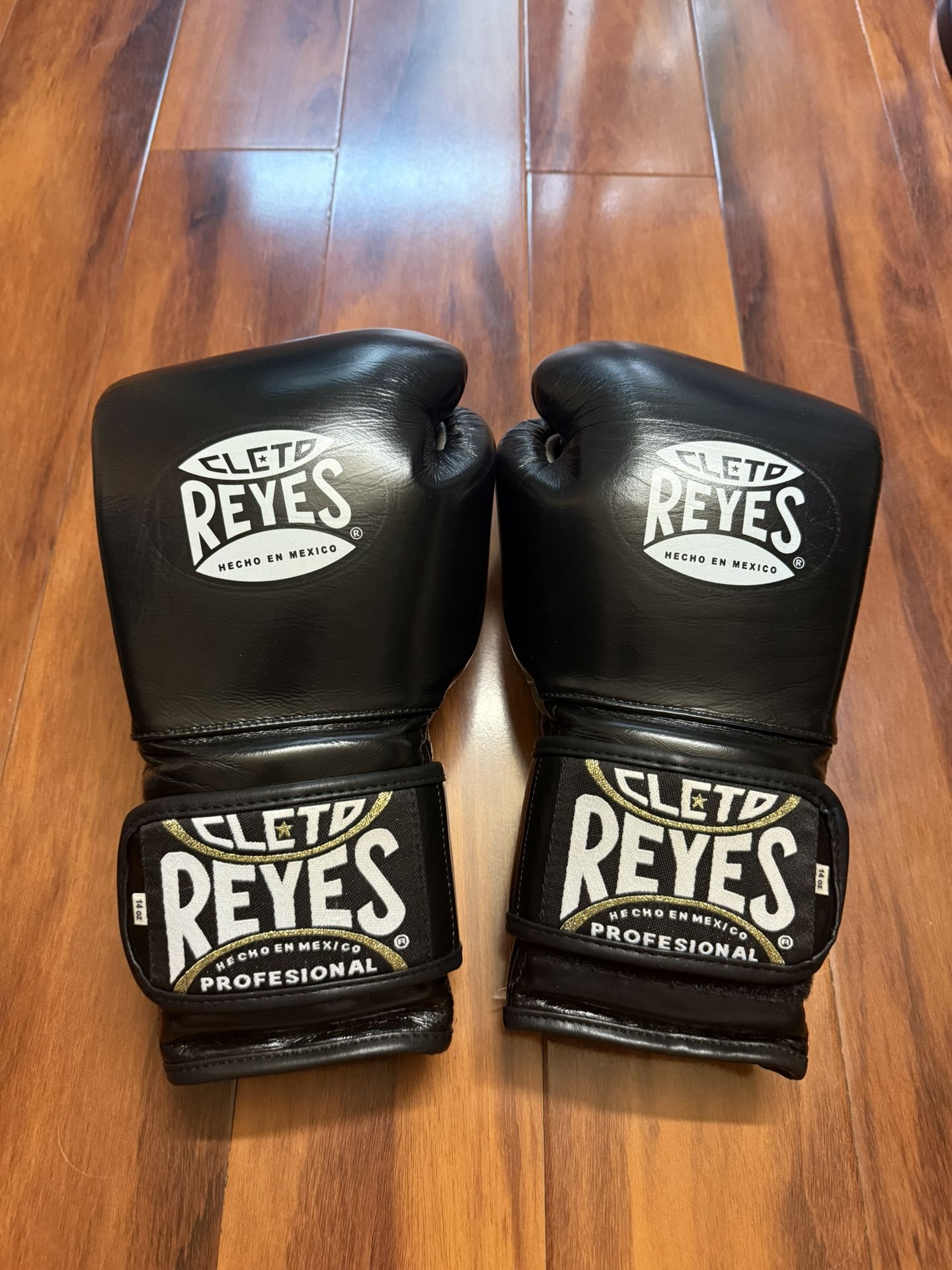 Cleto Reyes 14oz Velcro Training Gloves