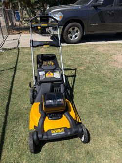 DEWALT
2x20V MAX 21 in. Cordless Battery Powered Push Lawn Mower Kit with (2) 6 Ah Batteries and Chargers