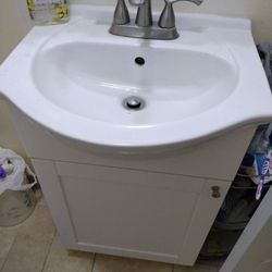 Bathroom Vanity with in white Vanity top with Faucet 