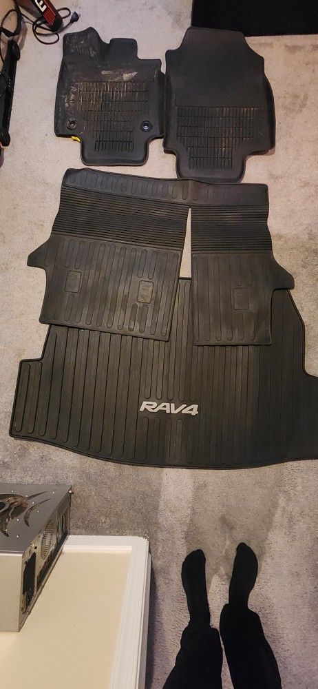 Rav 4 Floor Mats (OEM) 22-24