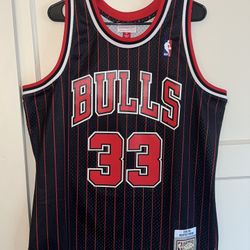 Scottie Pippen Chicago Bulls 1995 - 96 Black Swingman Player Jersey