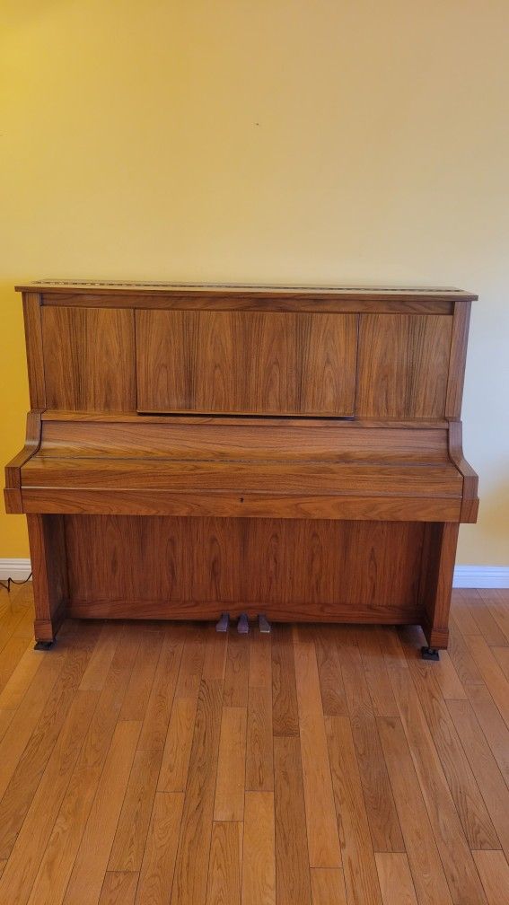 Yamaha Upright Piano with bench and lamp