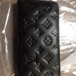 Louie Vuitton Coussin Wallet NEVER USED