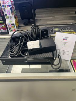Xbox one 500GB W/ Cables and Kinect Black X0625-2301