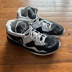 Nike Kyrie Basketball Shoe Size 13