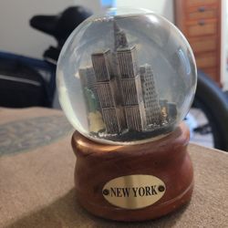 Vintage New York Monuments Snow Globe/ Music Box
