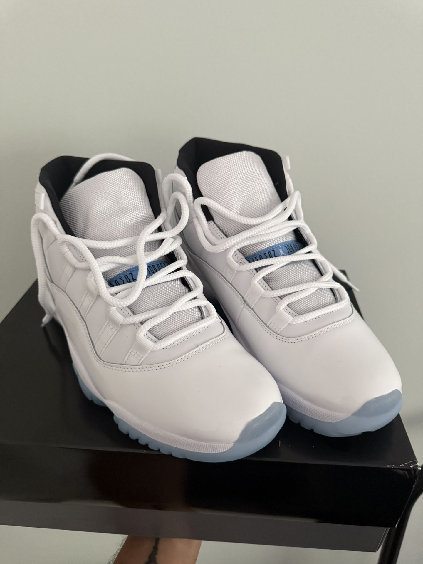 Jordan 11 Legend blue