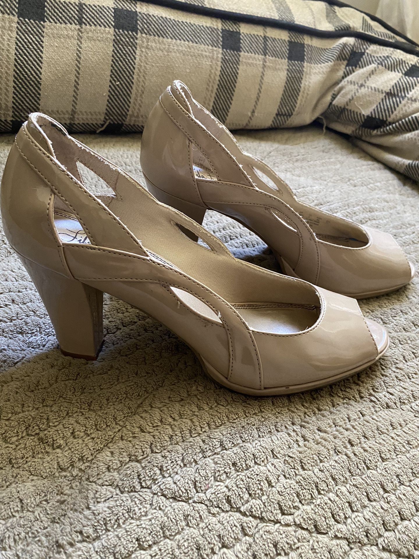 Size 10 Nude 3 inch Life Stride Soft system high heel 