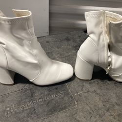 Women’s Size 7 Boots