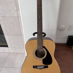 Yamaha Acoustic Guitar 