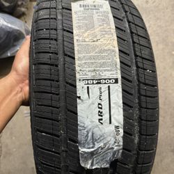 245/40/19 Tire
