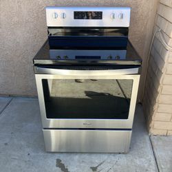 Whirlpool stainless steel 3-prong electric range, plug in good condition, clean and nice, one month warranty, delivery available, free installation
